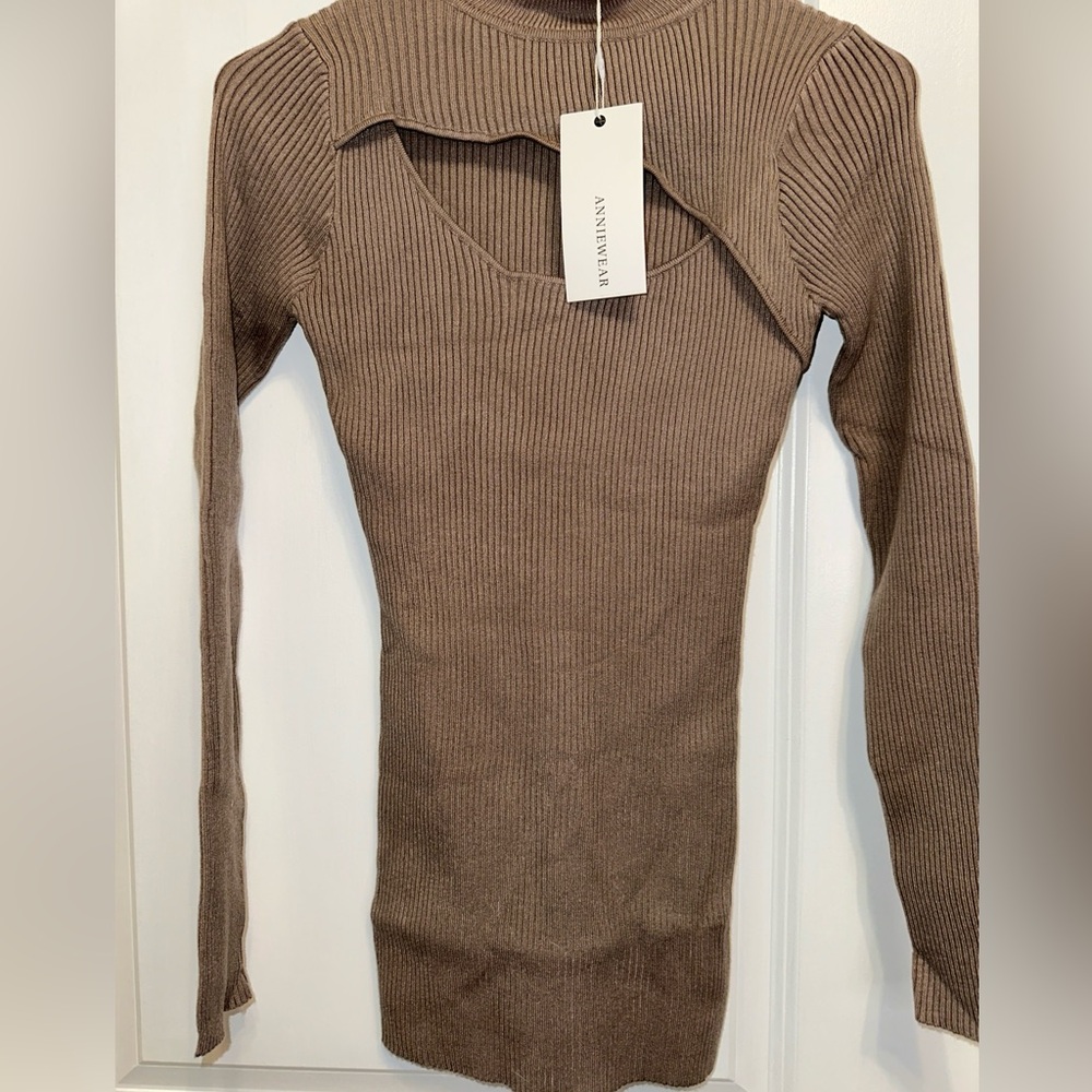 Taupe rubbed open front NWT tan ribbed pull on top